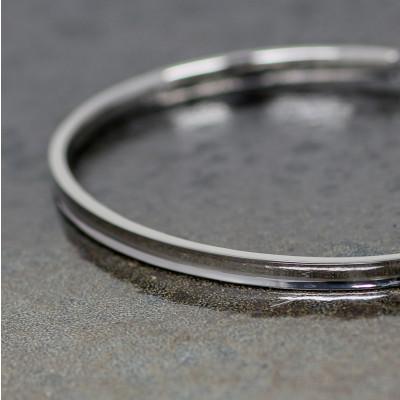 ふるさと納税 大津市 【SILVERプラチナコーティング】クールな逆甲丸デザインのバングル 個性的な大人カラーが大人気 |  | 02