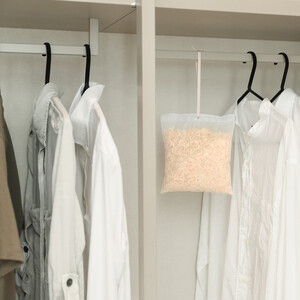 天然ヒノキの消臭・除湿剤 3パック入り 30g ヒノキパック くりかえし使える 除湿 衣類消臭剤 衣類除湿剤 調湿 国産ヒノキ おがくず 無添加 天然素材 クローゼット 引き出し 靴箱 押し入れ 靴 