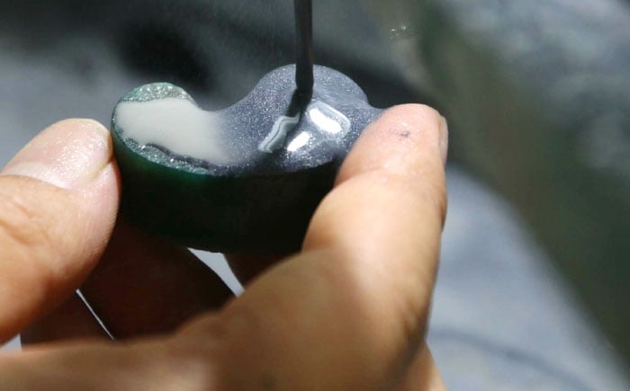 職人の手が命を吹き込む、全国で当社だけが継承する伝統工芸 ハンドメイド お守り