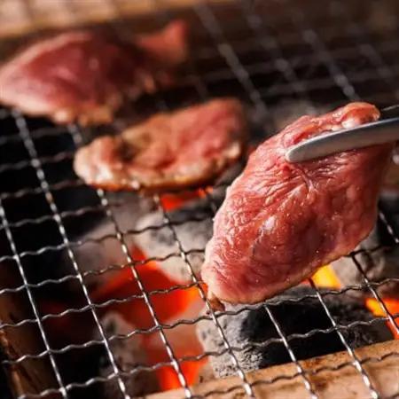 【毎月定期便】北海道産の希少な豚ハラミ 200g×5パック 計1kg 焼肉 BBQにも最適　全3回_小分け 豚肉 豚 ホルモン ハラミ 国産 焼肉 焼き肉 アウトドア キャンプ BBQ bbq 手切り