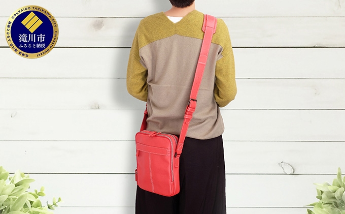 
            牛革　ショルダーバック縦型　赤
          