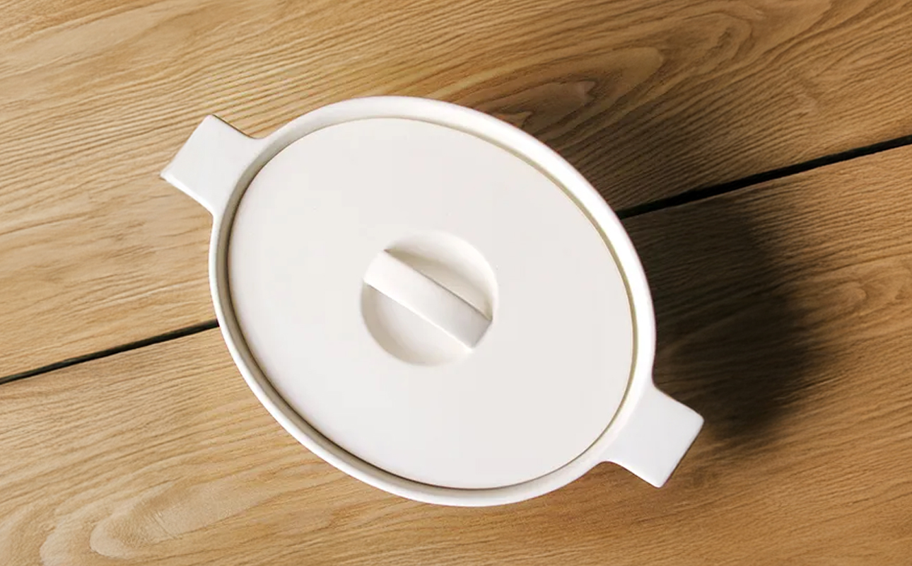 【萬古焼（ばんこやき）】楕円のデザインが斬新な西洋土鍋 4th-market コッタ オーバルキャセロール 赤 1個【鍋、土鍋、煮物、スープ、万能、おしゃれ、かわいい、結婚祝、出産祝、セット、贈答、普