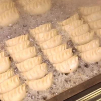 ふるさと納税 府中市 手造り餃子くりばやしの【餃子6種類セット】(各1箱ずつ) |  | 01