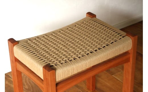 《 優しい座り心地 》 編み座面のスツール （ チェリー ）  | 椅子 家具 いす イス スツール チェリー 無垢材 ペーパーコード お手頃サイズ 長野県 塩尻市