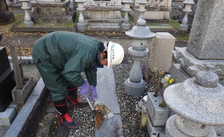 I06　墓地清掃サービス「ふるさとしばたきれいにしよで」（ハイブリット洗浄）