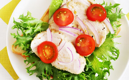 【12回定期便】 朝挽き 清流美どり バラエティ5点セット 鶏肉 若鶏 お取り寄せ 岐阜市 / 若鶏の春近[ANDL014]