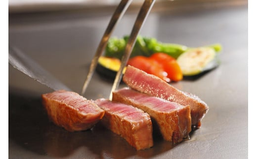 【鉄板焼　さざんか（ホテルオークラ神戸）】ペアランチ食事券《さざんかサラダ・焼野菜・国産牛ロース70ｇ・ご飯・赤だし・香の物・デザート・コーヒーまたは紅茶》