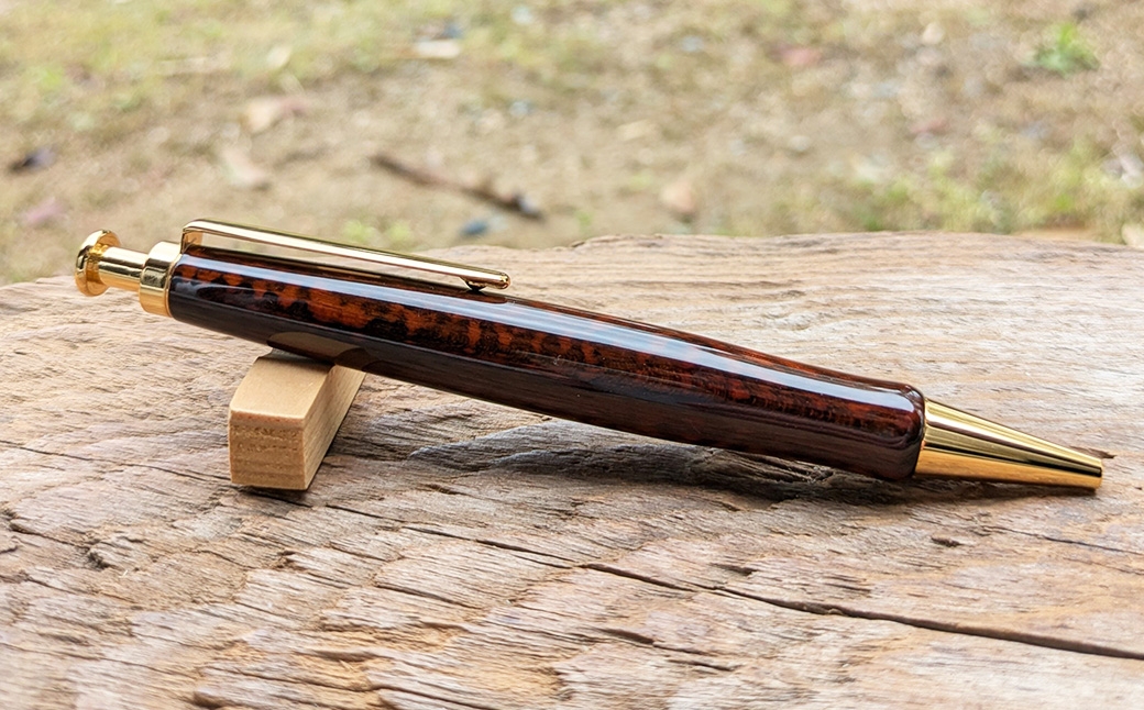 
                  【 チョイス限定 】 スネークウッド･グロス仕上げのノック式ボールペン 文房具 文具 筆記用具 ボールペン ペン
                