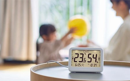 リズム 高精度デジタル温湿度計 COMFOMETER ダークグレー　【11100-1845】