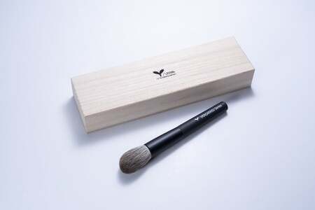 熊野市・熊野町友好都市協定締結記念コラボ】チークブラシ(八咫烏シリーズ)【メイクブラシ 化粧筆 チークブラシ 化粧 メイク コスメ 美容 立体感 熊野筆 伝統工芸 職人技 高級筆】 17-6