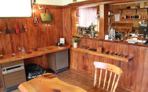 本革製ベル型キーケース＜カラー：赤＞