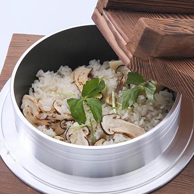 ふるさと納税 岩泉町 岩泉産松茸入り　松茸ご飯の素(お米3合付き)　1袋 |  | 02
