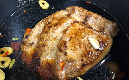 【放牧豚】モモかたまり 1kg以上 お肉 豚肉 豚 もも肉 モモブロック しゃぶしゃぶ 冷凍 北海道 F4F-2237