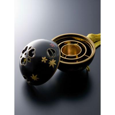 ふるさと納税 富山県 吊香炉『薫珠』(R)春秋(金蒔絵)本漆・真塗(黒)大14cm黄色房・紐 |  | 01