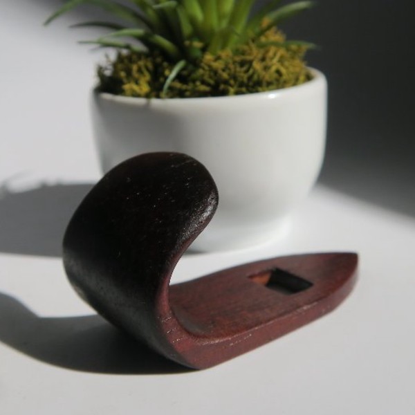 シタン（茶褐色）