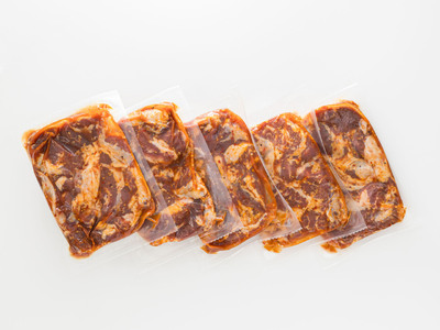 【毎月定期便】国産「北海道産」の希少な味付豚ハラミ 200g×5 計1kg 全12回_小分け 豚肉 豚 ホルモン ハラミ 国産 焼肉 焼き肉 アウトドア キャンプ BBQ bbq 手切り 一人暮らし