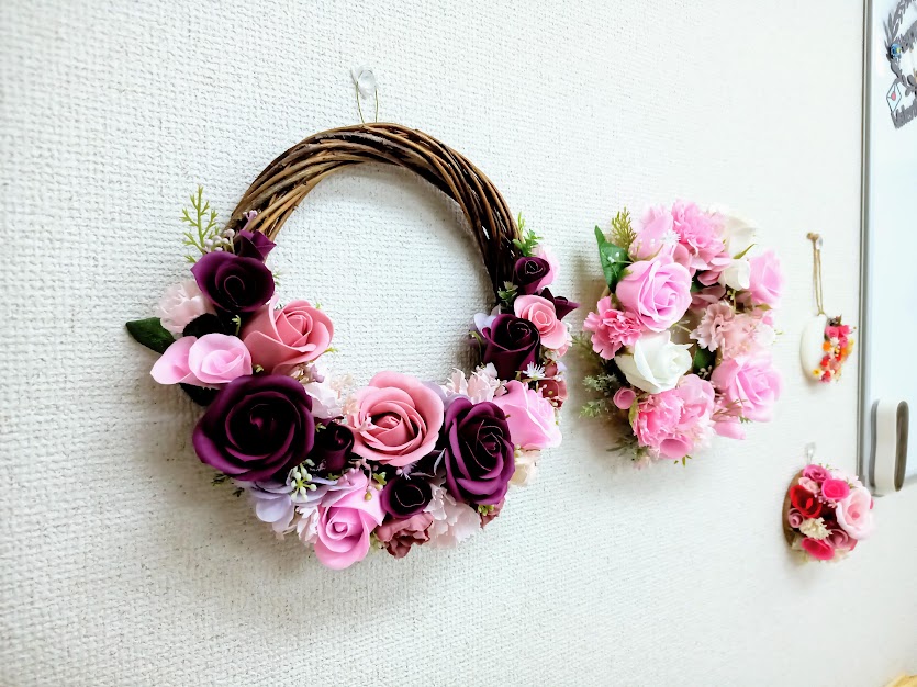 新宿フラワークラフト体験工房 香りを付けられる、フラワーアロマリース作り