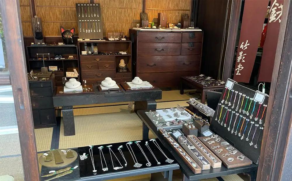 【かざりや鐐】純銀 ぐい呑み 朝凪［ 京都 銀 アクセサリー ジュエリー 金属工芸 工芸品 人気 おすすめ ギフト お取り寄せ 通販 送料無料 ふるさと納税 ］