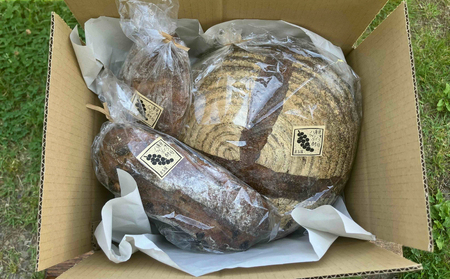 【コミュニティcafe まる屋】自家製ワインぶどう酵母のパン3点セット（カンパーニュ、クルミ＆レーズンパン、いちじくパン　各1個）