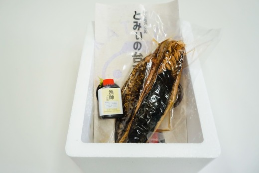 【初鰹 先行予約】 元かつお一本釣り漁師がつくる! 〈 生 〉 かつおの炙り焼き タタキ ( 2～3人前 ) 冷蔵 高知 久礼 とみぃの台所 かつおのたたき タレ付き 日戻り 生鰹 本場 新鮮 タタキ