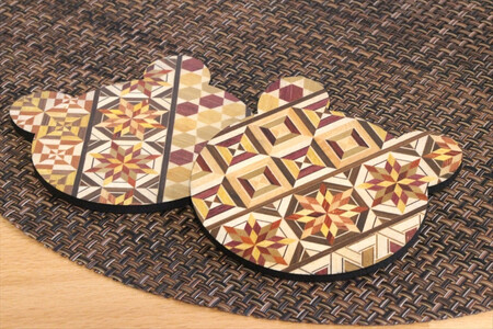 【箱根寄木細工　くまの形がかわいい貼りコースター２枚セット】いつもの暮らしにおしゃれなアイテムを【 コースター 神奈川県 小田原市 寄木細工 寄木細工】