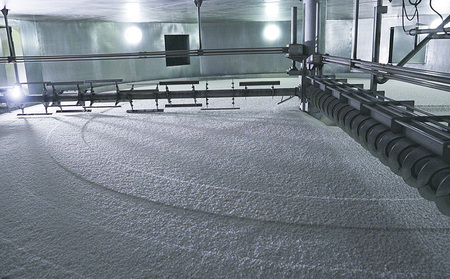 【久米島の久米仙】「ブラウン 720ml」「ブラック5年古酒 720ml」 泡盛 蒸留酒 焼酎 アルコール 酒 酵母 発酵 米 黒麹 米麹 熟成 古酒 ベストセラー 受賞 贈答用 お土産 天然水 琉球