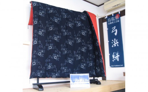 
                  弓浜かすり こたつ布団(1枚) | こたつ布団 布団 ふとん 和布団 幾何柄 弓浜かすり 弓浜絣 伝統工芸 国産布団 手作り 天然素材 あたたかい 保温 防寒 冬用寝具 和室 インテリア おしゃれ 快適生活 日本製 鳥取県 境港市
                