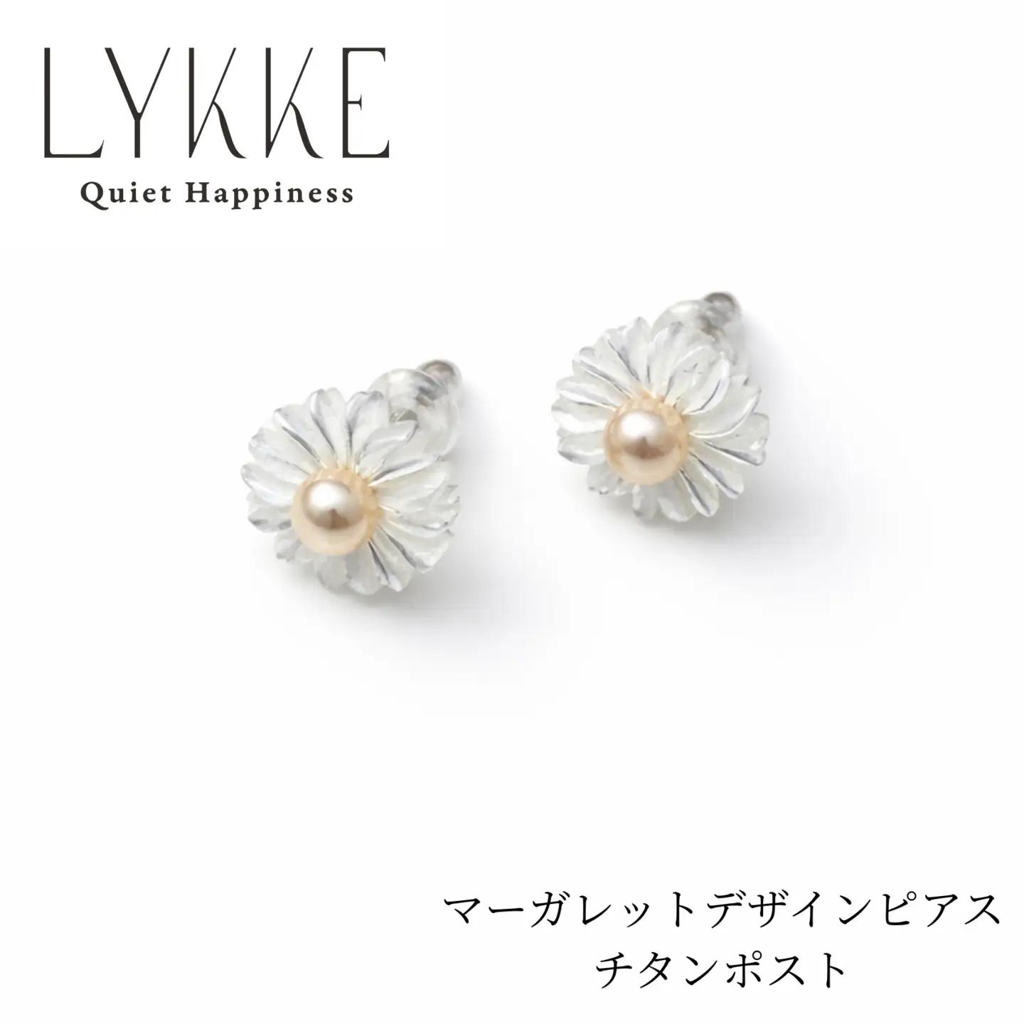 2161 LYKKE マーガレットデザイン 淡水真珠 （4.5mm）チタンピアス　白蝶貝  アレルギー対応 北欧アクセサリー  上品ア レディースジュエリー ナチュラル パール 普段使い ギフト プレゼント 伊勢 伊勢志摩