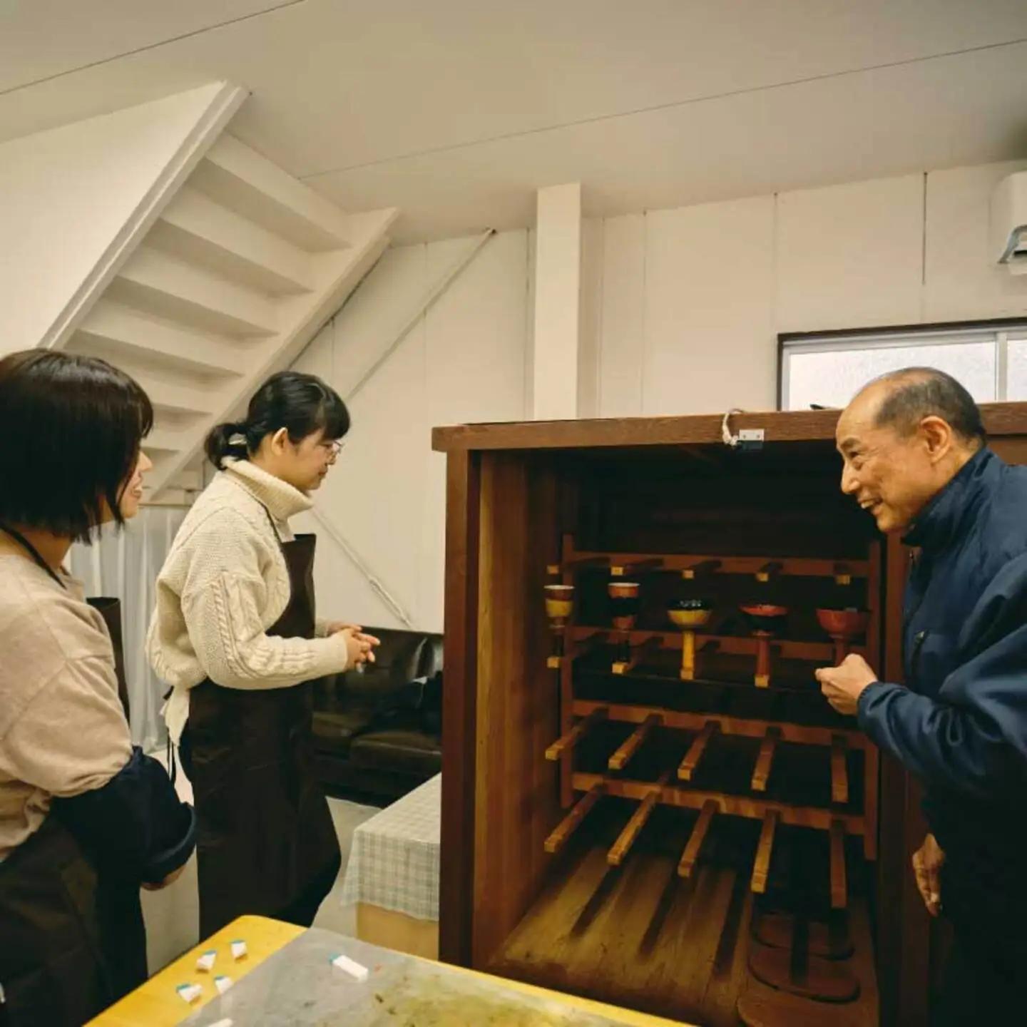 伝統工芸・越前漆器の職人から学ぶ　木製トレーの拭き漆体験 越前漆器 伝統工芸 