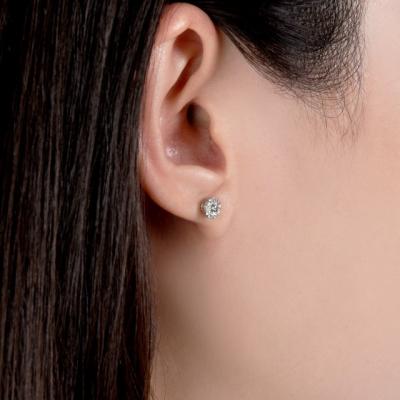 ふるさと納税 甲府市 Pt950 ヘイロー ダイヤモンド ピアス /b0378da |  | 01