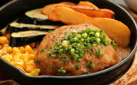 【肉汁たっぷり！】若楠三元豚 ハンバーグ 計1.2kg（150g×8個 ） / 国産豚 三元豚 簡単調理 / 佐賀県/株式会社ナチュラルフーズ[41AFAB003]