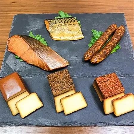 京都府城陽市人気 燻製 詰め合わせ セット スモークチーズ 塩鮭 塩さばギフト 豚肉 おつまみ 晩酌_卵・乳製品 チーズ    惣菜・加工品 燻製（スモーク）    肉 ソーセージ・ウインナー 豚肉 