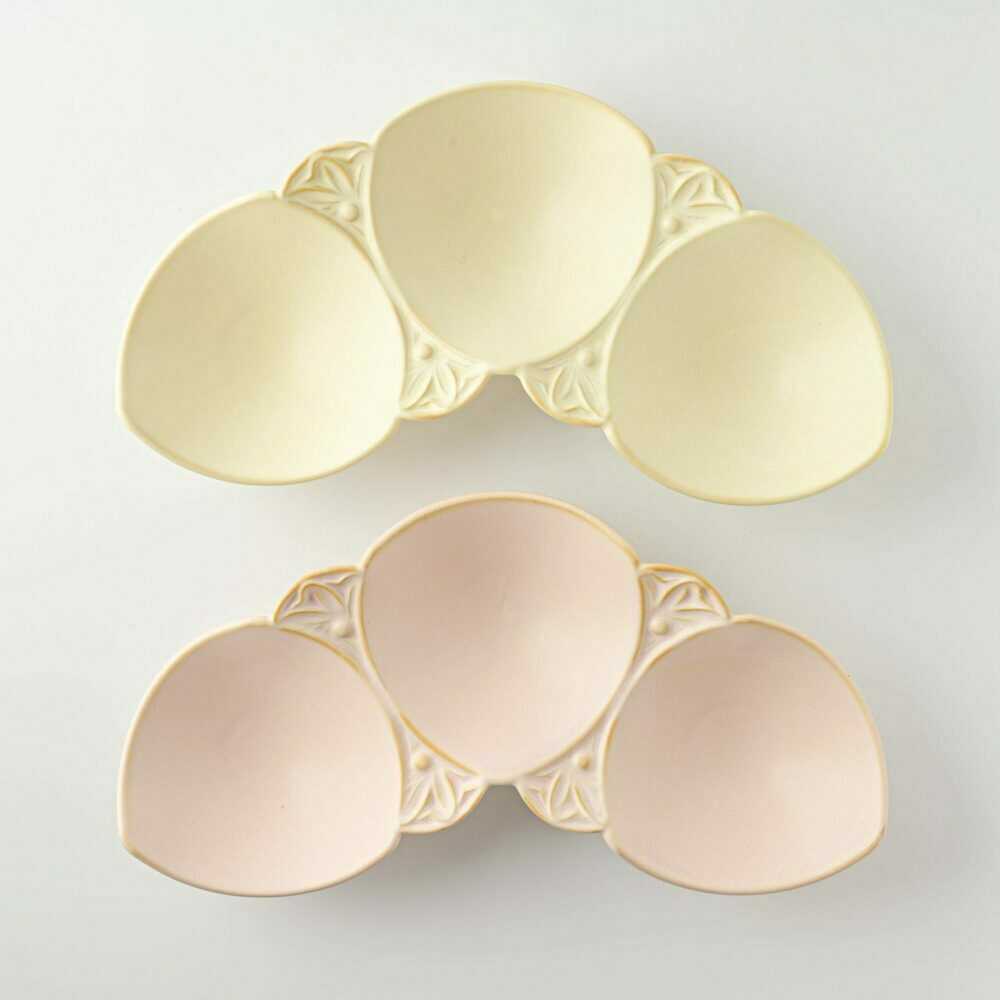 【ふるさと納税】【美濃焼】 asumi(彩澄) 21cm 三連花皿 ピンク ・ クリーム 箱入り 2色セット 78193703 瑞浪市 / やまに 食器 小鉢 リサイクル[AZCR016]