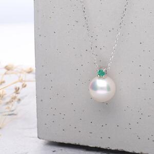 5月 誕生石 エメラルド｜一粒 アコヤパール ペンダント ネックレス｜無調色アコヤ真珠 8.0mm K10WG｜チェーン付き