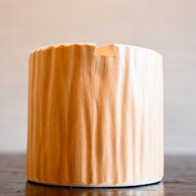 ふるさと納税 宇陀市 森の丸太スタンド　「SHIBORI」　/スマホ・タブレットスタンド　絞り丸太仕上げ |  | 01
