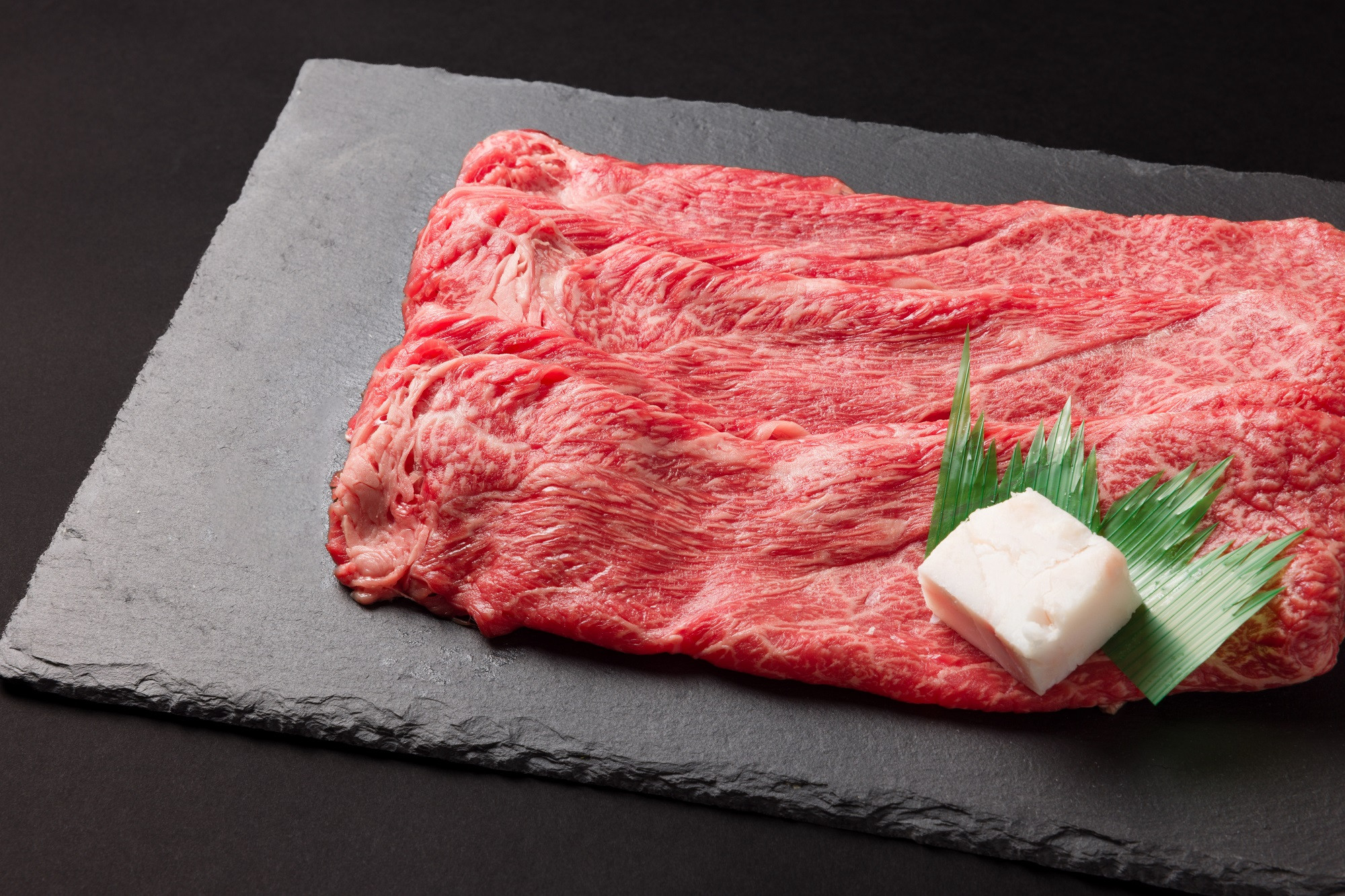すき焼き用として、ヘルシーで深いコクのある「モモ・ウデ」