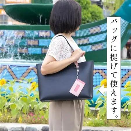 淡いピンクのレザーパスケース ロングリールストラップ付き 兵庫県たつの市産牛革　HEDGE【1364185】