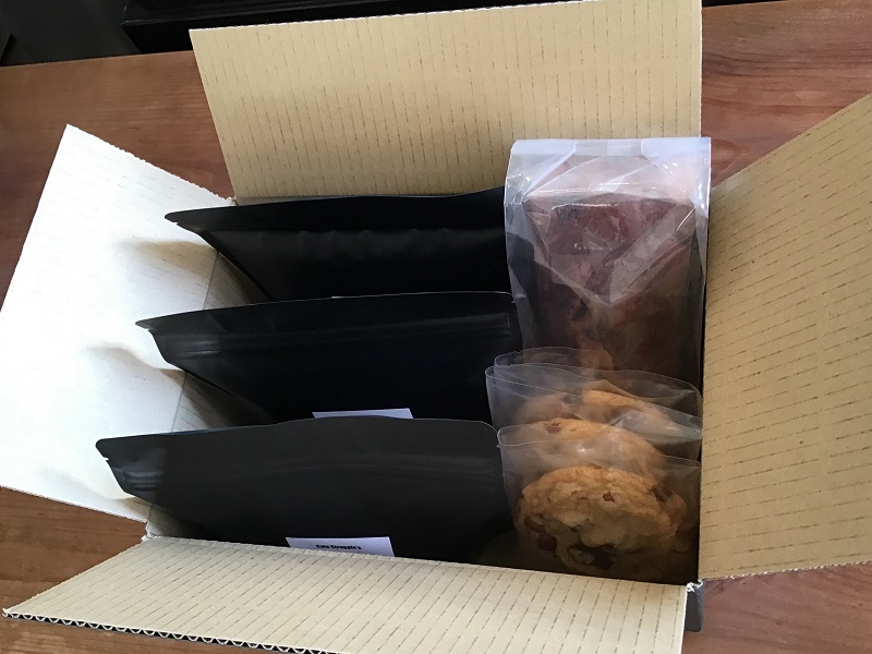 (1281)自家焙煎珈琲 オリジナル 豆 手作り フルーツケーキ アメリカンクッキー 詰め合わせ(中煎り豆600g、フルーツケーキ1本、クッキー3枚)