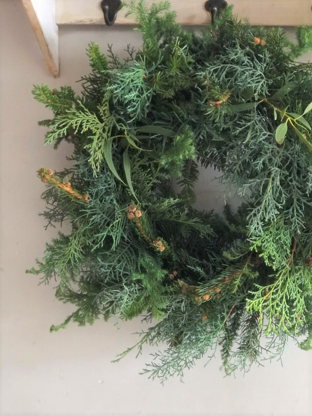 自然のものを使用しておりますので、仕入れ状況によって花材は異なることがございます。