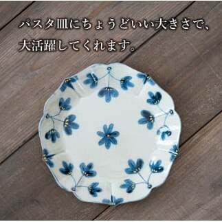 【花の形が人気のお皿】有田焼 陶芸作家の手描き 21cm プレート 4枚セット 金彩草花紋【喜鶴製陶】パスタ皿 プレート 大皿 桔梗皿 食器 皿 桔梗皿 A70-157_イメージ2