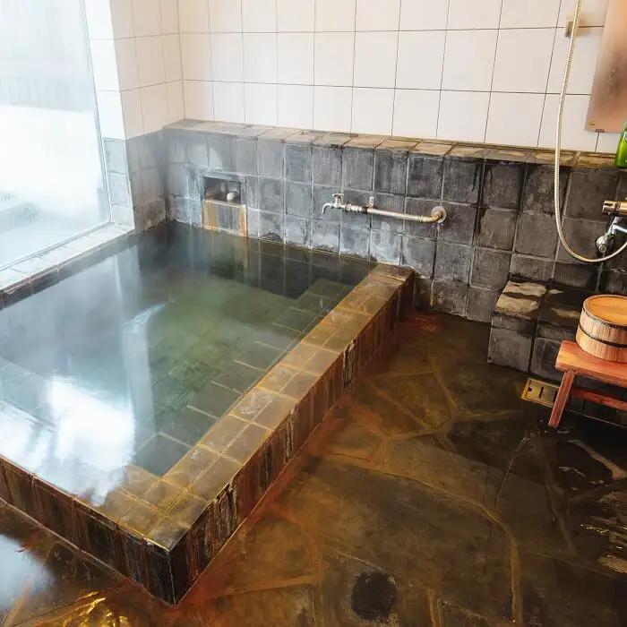森の中に佇むプライベートサウナ＆温泉施設「屈斜路湖サウナ倶楽部」の4時間貸切利用券（最大6名までご利用可能です） 9005