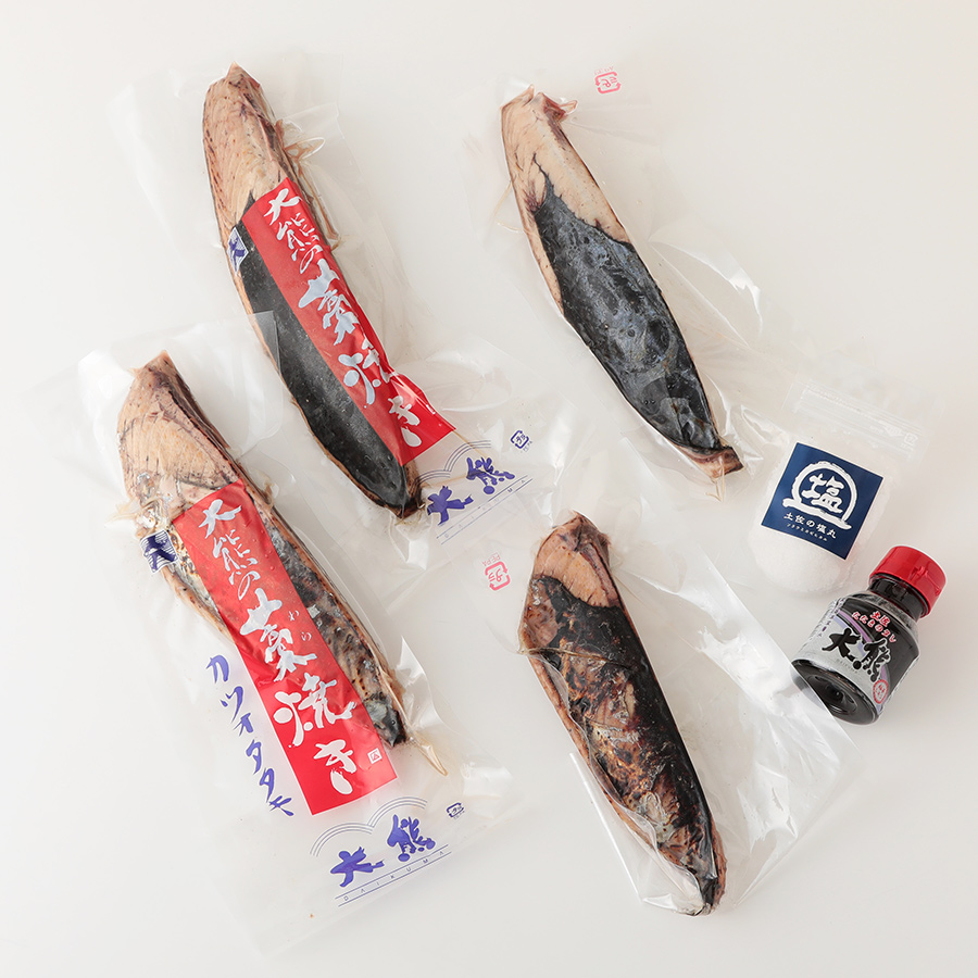 ＜大熊＞旬のかつおタタキ食べ比べセット（戻り鰹の藁焼きタタキ700g、鰹タタキ360g）たれ100ml・塩30g