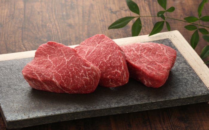 
            【全3回定期便】【GI認証】くまもとあか牛 食べ比べ D ランプ 三角バラ 赤身モモ 【有限会社 三協畜産】 [AYCQ029]
          