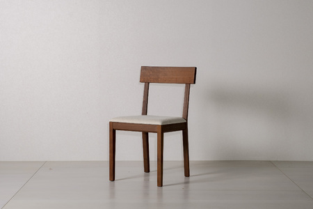 SORIDOME chair 樹種：ウォールナット カラー：白