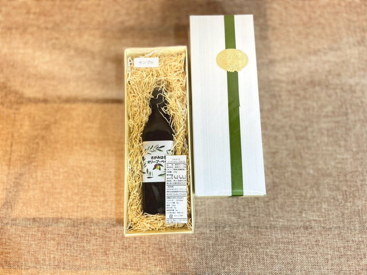 相模原市で栽培しているオリーブの実のオリーブオイル