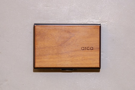 【スモークメープル】arca カードケース／ CHAANY 木製 カード入れ メンズ レディース カードケース 天然木 名刺 就職祝い 内定祝い お祝い プレゼント ギフト おしゃれ 男性 女性 ビジネス 就職 内定 社会人 新卒 シンプル カード 収納 日本製 おすすめカードケース おすすめ カードケース カードケース カードケース カードケース カードケース 信州 長野県 諏訪 諏訪市 【85-02SM】