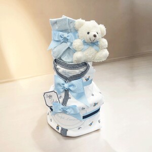 おむつケーキ　デザイン：ペアロゴ（6M）【kt045-002】 出産祝い ﾗﾙﾌﾛｰﾚﾝ 靴下 ﾊﾟﾝﾊﾟｰｽ 個包装 ﾌﾞﾗﾝﾄﾞ 男の子 おしゃれ お祝い