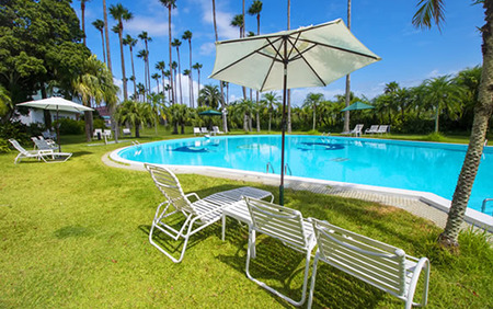 館内で砂むし温泉が楽しめる 1泊2食付ペア宿泊券 黒豚しゃぶ鍋会席プラン 指宿フェニックスホテル IB100-003 宿泊券 宿泊券