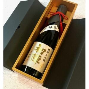 初陣・純米大吟醸袋絞り720ml(化粧箱入り)【1629629】