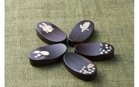 貝象嵌(かいぞうがん)  黒壇 箸 置きセット 5個セット 岩手県 北上市 夢工房 E0307  縁起物 木工品 ハンドメイド 贈り物 お祝い 記念品 ギフト プレゼント 岩手県 北上市 夢工房 E0306 かわいい 工芸品  柄 選択可能 桜 紅葉 ふくろう とんぼ うさぎ ひょうたん